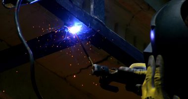 person-wearing-welding-mask-2565516 spawacz stargard ślusarz stargard